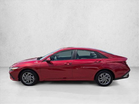 Used 2024 Hyundai Elantra SEL FWD image 9