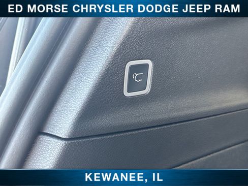 New 2026 Chrysler Pacifica Select image 22