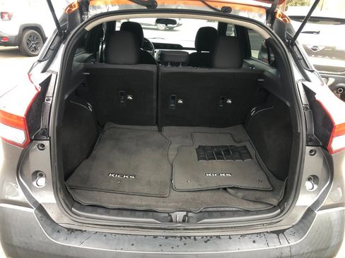 Used 2019 Nissan Kicks SV image 8