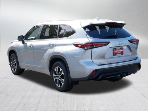 Certified 2025 Toyota Highlander XLE AWD/4WD image 5