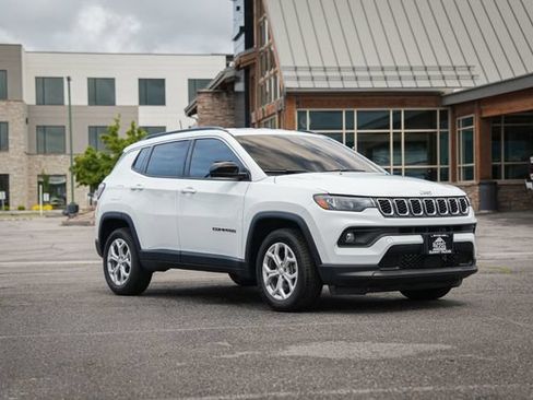 Used 2024 Jeep Compass Latitude AWD/4WD image 1