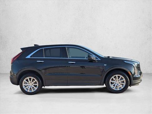 Used 2023 Cadillac XT4 Luxury w/ Cold Weather Package image 8