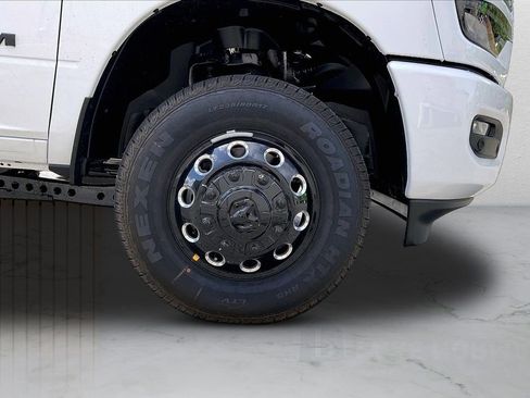 New 2026 RAM 3500 Big Horn AWD/4WD image 33