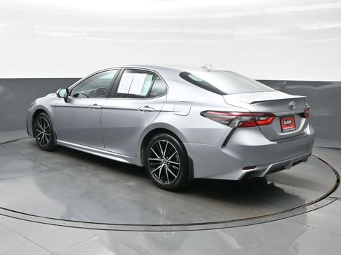 Used 2024 Toyota Camry SE FWD image 4