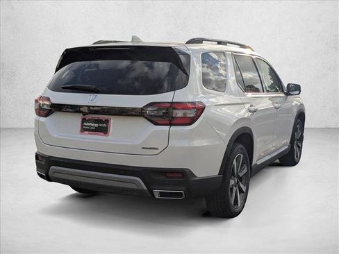 New 2025 Honda Pilot Touring image 2
