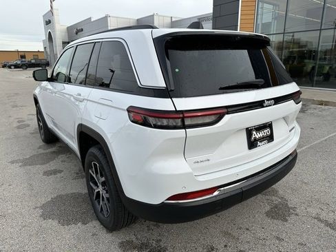 New 2026 Chrysler Pacifica Select image 8