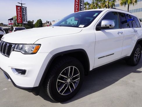 Used 2017 Jeep Grand Cherokee Limited image 4