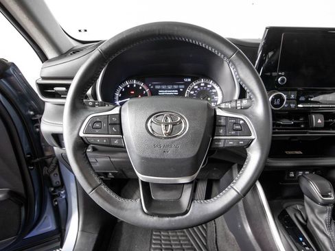 Used 2024 Toyota Highlander XLE FWD image 19