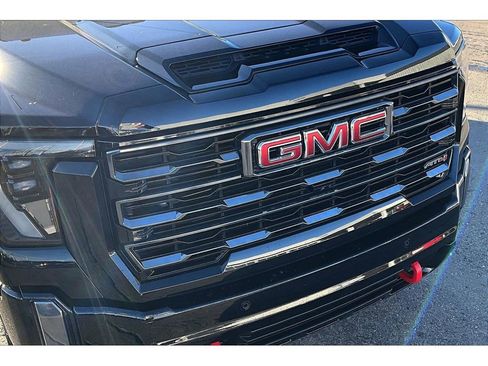 Used 2024 GMC Sierra 2500 AT4 w/ AT4 Premium Plus Package image 28