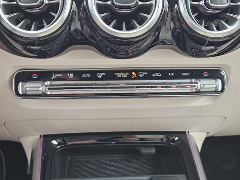 Certified 2025 Mercedes-Benz GLB 250 image 19