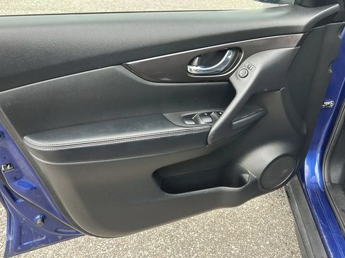 Used 2019 Nissan Rogue SV AWD/4WD image 9