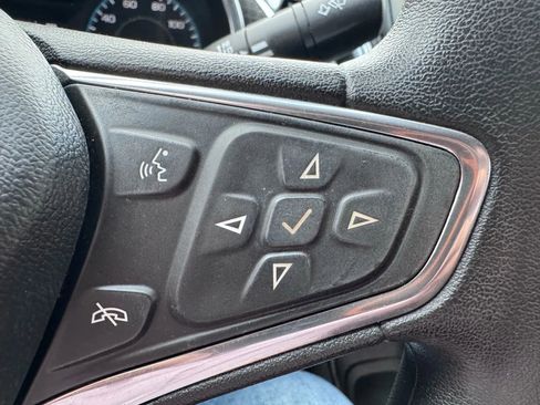 Used 2017 Chevrolet Malibu LT image 30