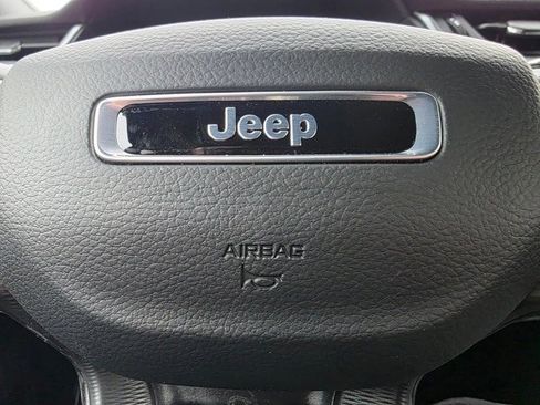 New 2025 Jeep Grand Cherokee Altitude image 16