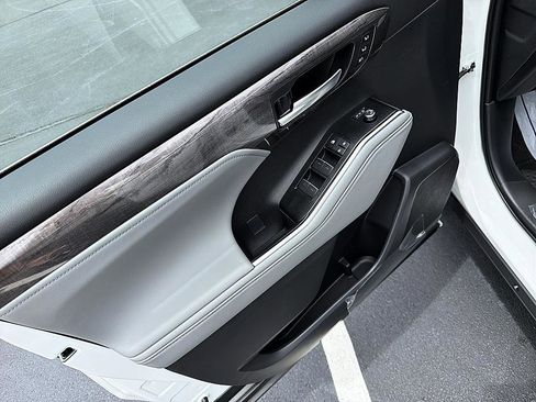 New 2026 Toyota Highlander Platinum AWD/4WD image 5