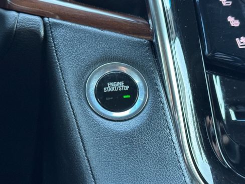 Used 2015 Cadillac Escalade Luxury image 36