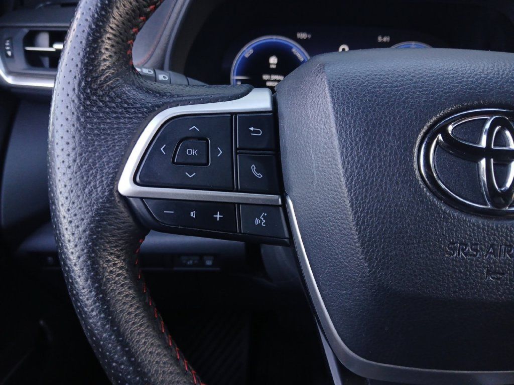 Used 2025 Toyota Sienna XSE w/ XSE Premium Package AWD/4WD image 11
