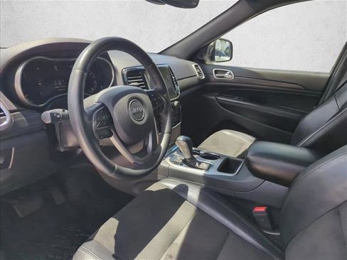 Used 2019 Jeep Grand Cherokee Altitude RWD image 5
