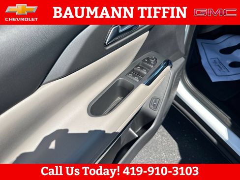 Used 2026 Chevrolet Traverse LT w/ Driver Confidence Package FWD image 19