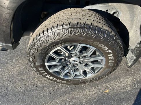 Certified 2024 Chevrolet Colorado Z71 w/ Z71 Convenience Package 2 image 12