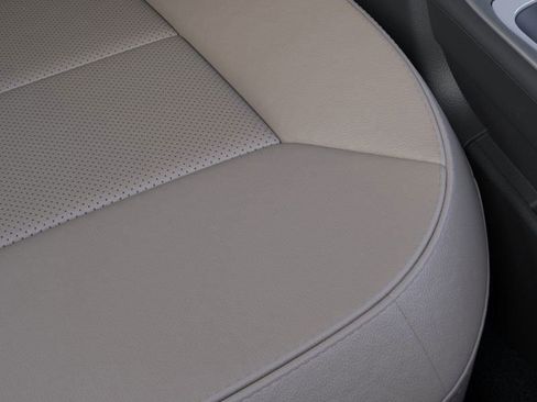 Used 2024 Ford Explorer Limited w/ Limited Technology Package image 17