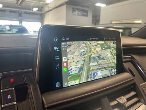 Used 2022 Chevrolet Suburban RST w/ Luxury Package image 12