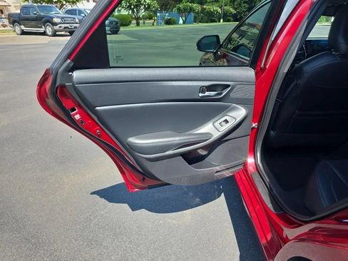 Used 2019 Toyota Avalon XLE FWD image 41