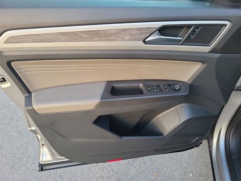 Certified 2022 Volkswagen Atlas Cross Sport SE image 15