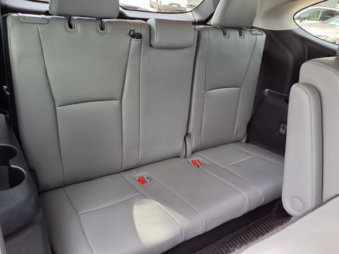 Used 2022 Toyota Highlander XLE FWD image 16