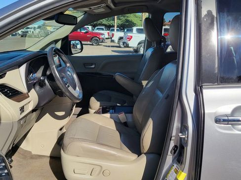 Used 2018 Toyota Sienna XLE w/ XLE Navigation Package image 27