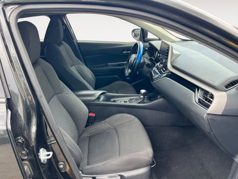 Used 2021 Toyota C-HR LE FWD image 15