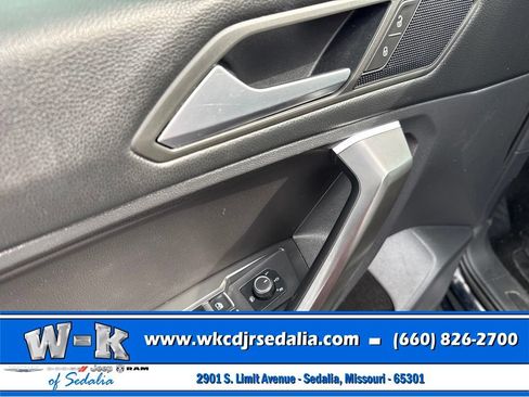 Used 2021 Volkswagen Tiguan SE FWD image 17
