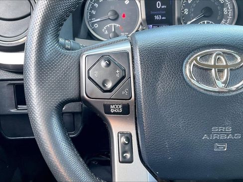 Used 2018 Toyota Tacoma SR5 image 16