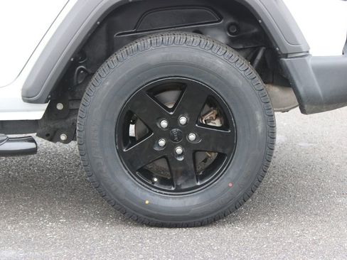 Used 2019 Jeep Wrangler Unlimited Sport S AWD/4WD image 16