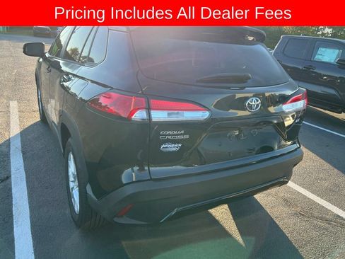 Used 2025 Toyota Corolla Cross LE FWD image 26
