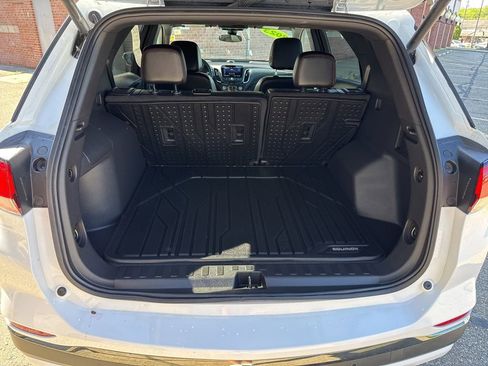 Used 2023 Chevrolet Equinox RS FWD image 8
