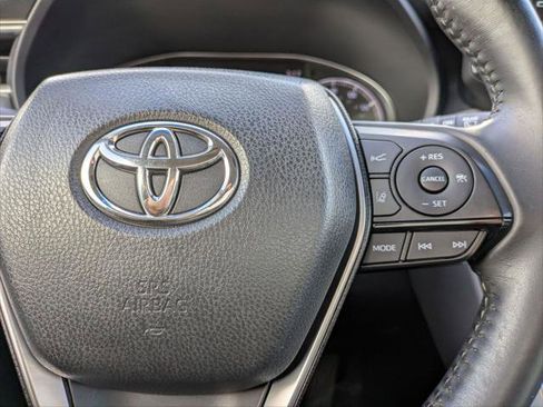 Used 2021 Toyota Venza XLE image 15