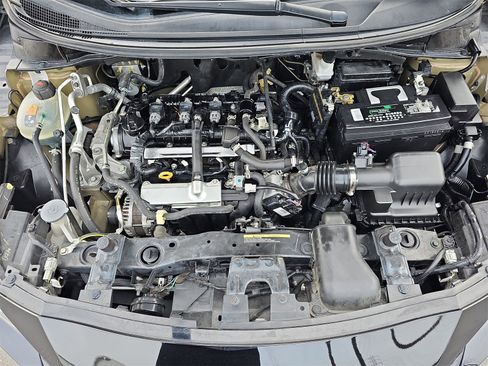 Used 2021 Nissan Versa SV image 31