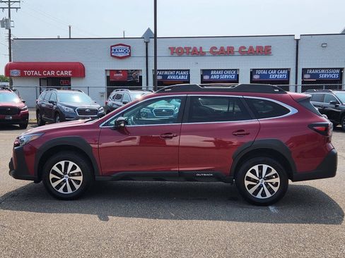 Used 2025 Subaru Outback Premium AWD/4WD image 2