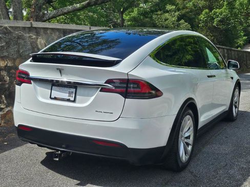 Used 2020 Tesla Model X Long Range AWD/4WD image 10