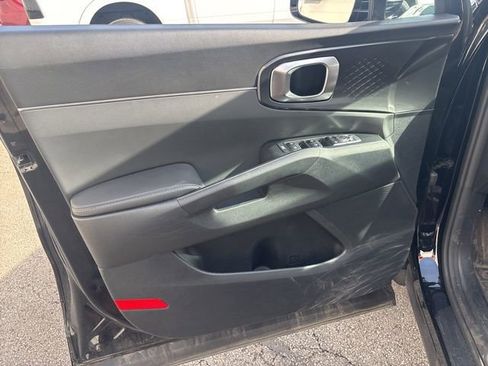 Certified 2025 Kia Sorento S w/ Panoramic Sunroof Package image 13