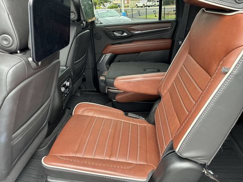 Used 2024 GMC Yukon XL Denali Ultimate AWD/4WD image 19