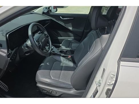 Used 2023 Kia Niro Wave image 5
