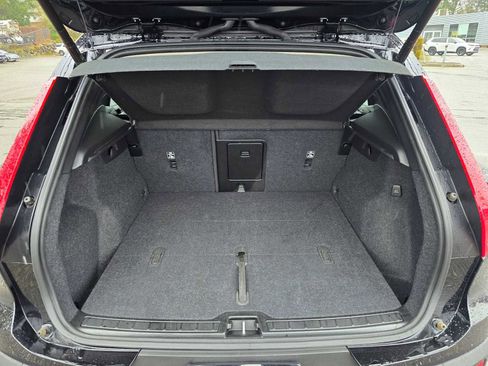 Used 2025 Volvo XC40 B5 Plus AWD/4WD image 16