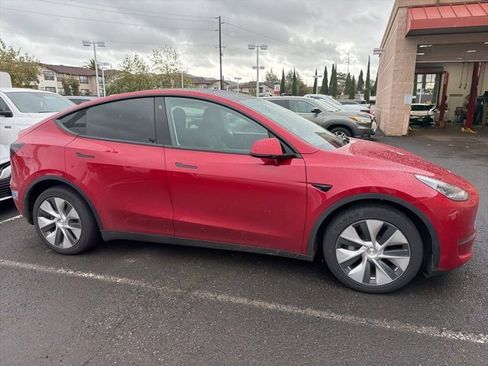 Used 2021 Tesla Model Y Long Range image 5