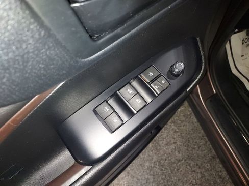 Used 2018 Toyota Highlander LE AWD/4WD image 19