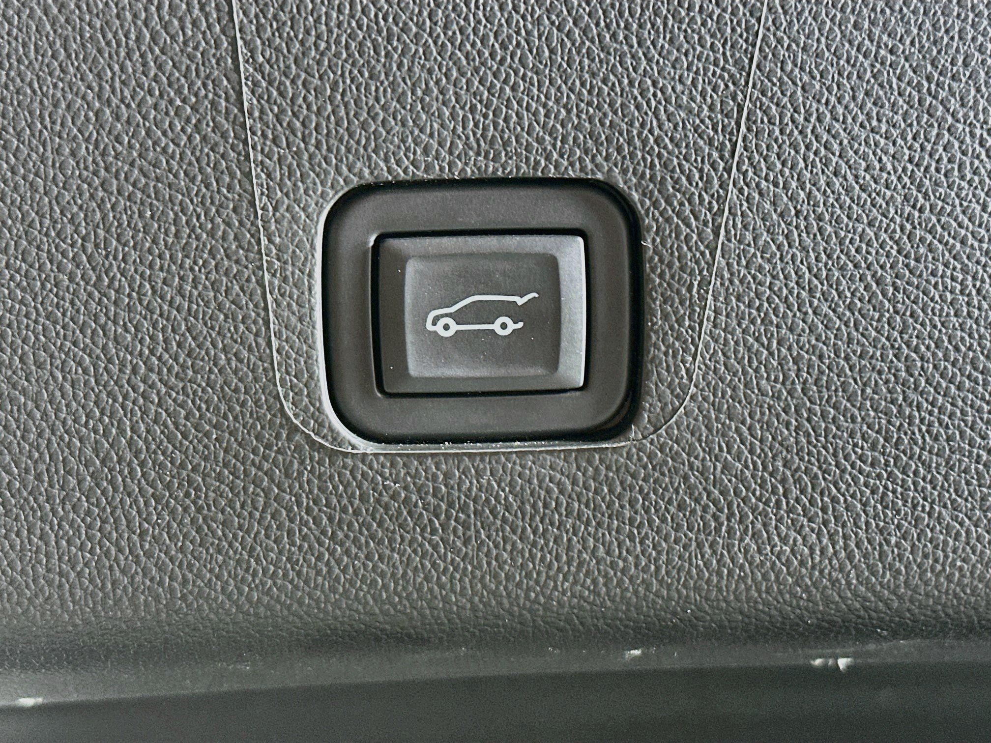 Used 2023 Chevrolet Traverse Premier w/ Redline Edition AWD/4WD image 33