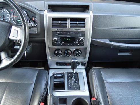 Used 2009 Jeep Liberty Limited w/ Premium Group AWD/4WD image 20