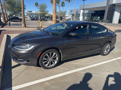 Used 2015 Chrysler 200 S image 1