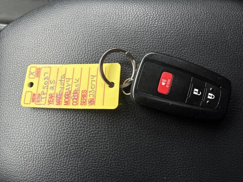 Certified 2025 Toyota RAV4 XLE AWD/4WD image 28