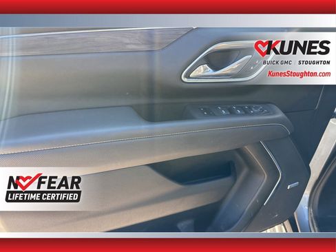 Used 2023 GMC Yukon XL SLT w/ SLT Premium Package image 20